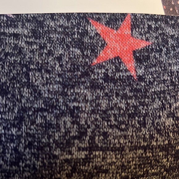 DKNY Women's Elastic Waistband Capri & Short Sleeve
Pajama Set (Navy Star, XXL) - Picture 5 of 7